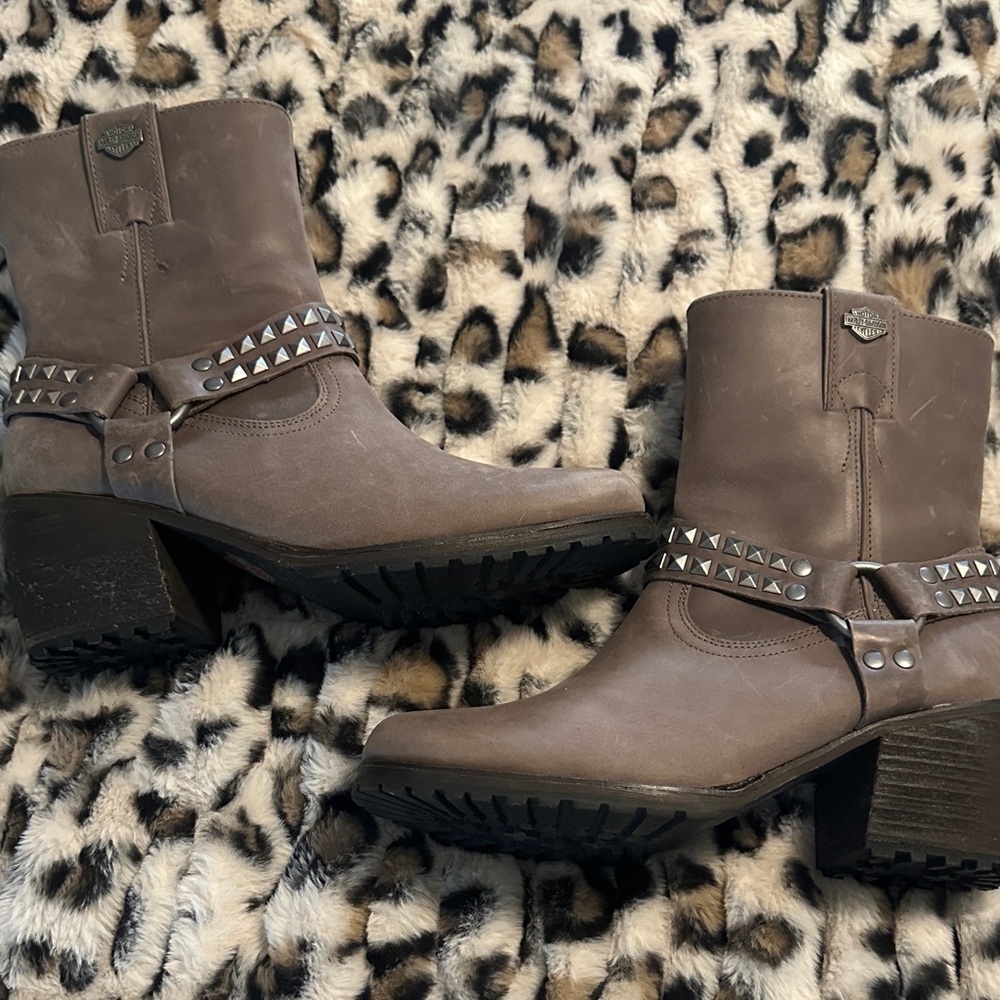 Harley Davidson Studded Brown Ankle Boots size 9M